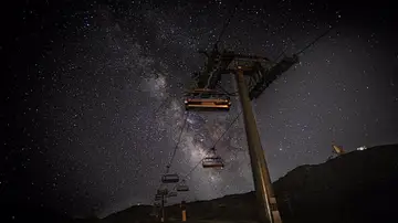 Más de un centenar de personas acuden a Sierra Nevada para observar las perseidas en Borreguiles