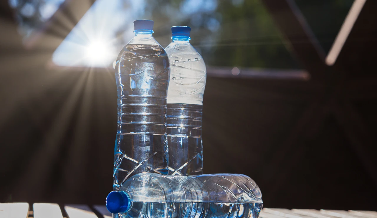 Botellas de agua expuestas al sol