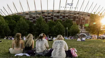 Fans en las afueras del estadio de un concierto de Taylor Swift