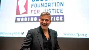 George Clooney en un acto de su fundación 