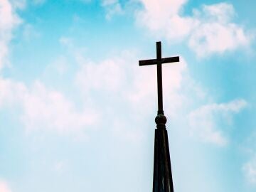 Imagen de la cruz de una iglesia