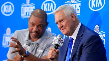 Jerry West, en un acto junto a Doc Rivers