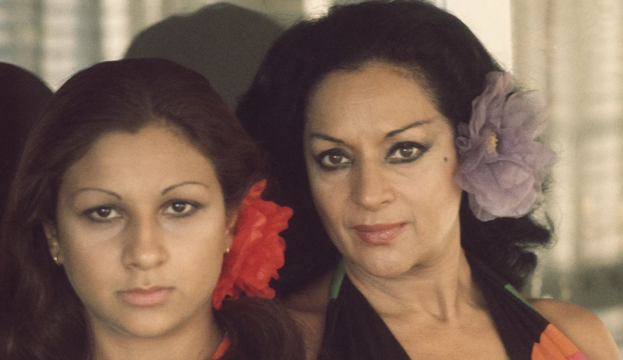 Lola Flores y su hija Lolita en 1975