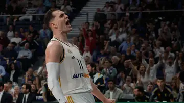 Mario Hezonja celebra una canasta con el Real Madrid