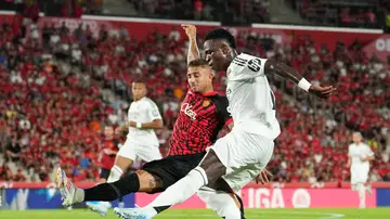 Pablo Maffeo y Vinicius Jr durante el Mallorca - Real Madrid de LaLiga